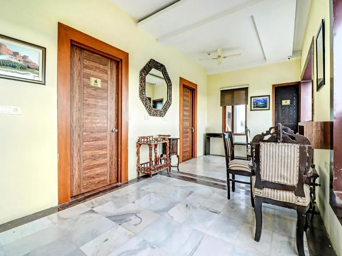 Hotel Oyo 22833 Laalmati Castle Agra